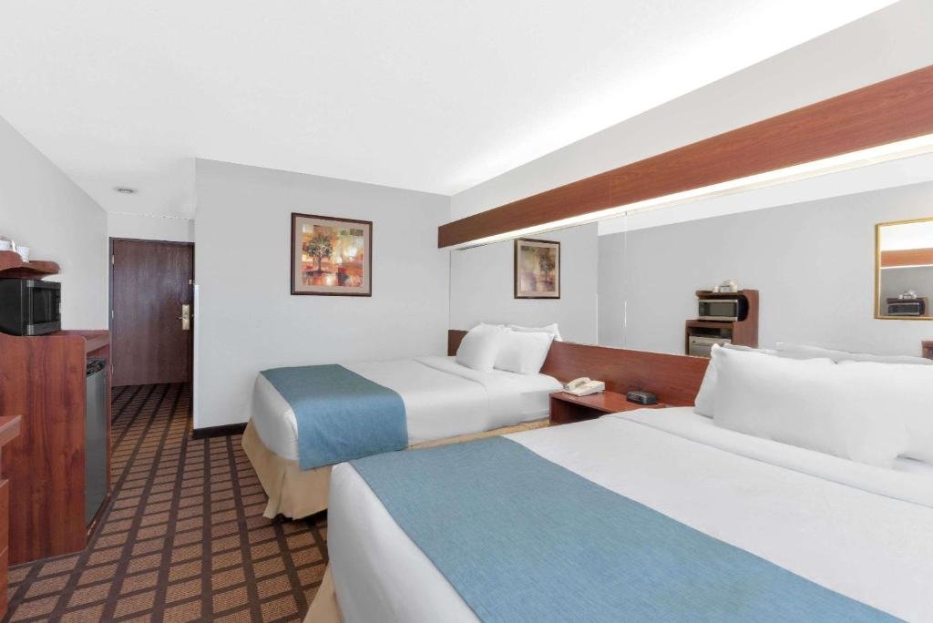 Двухместный номер Standard Microtel Inn & Suites by Wyndham Rapid City
