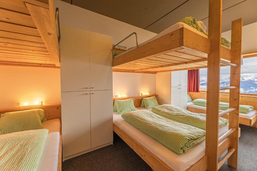 Кровать в общем номере Venet Gipfelhotel