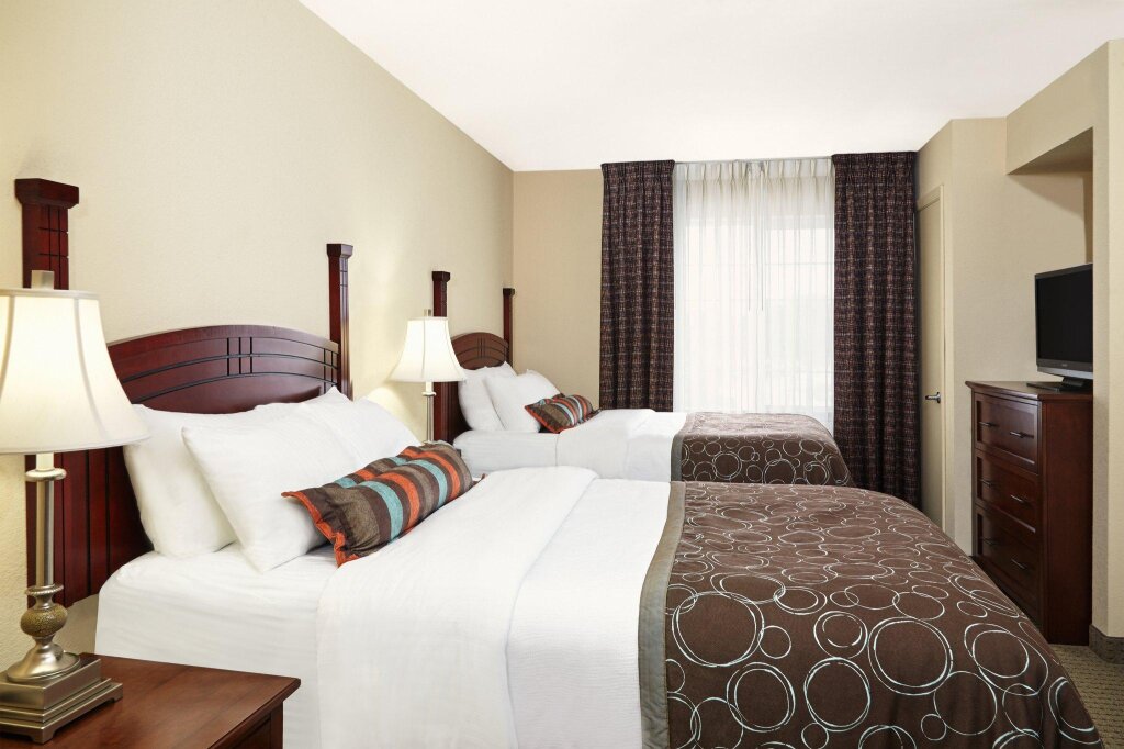Люкс с 2 комнатами Staybridge Suites Milwaukee Airport South, an IHG Hotel