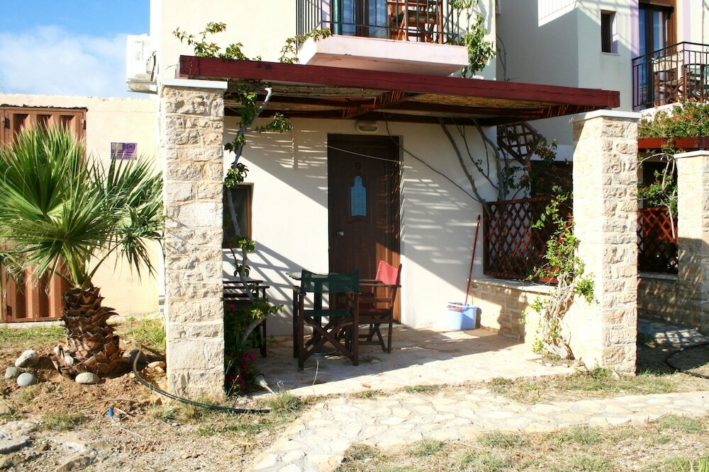 1 Bedroom Family Apartment with sea view Kavos Melissa Studios