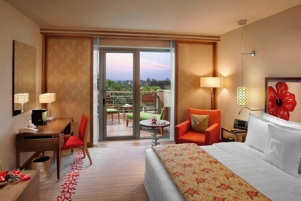 Клубный люкс c 1 комнатой с балконом и с красивым видом из окна ITC Gardenia, a Luxury Collection Hotel, Bengaluru