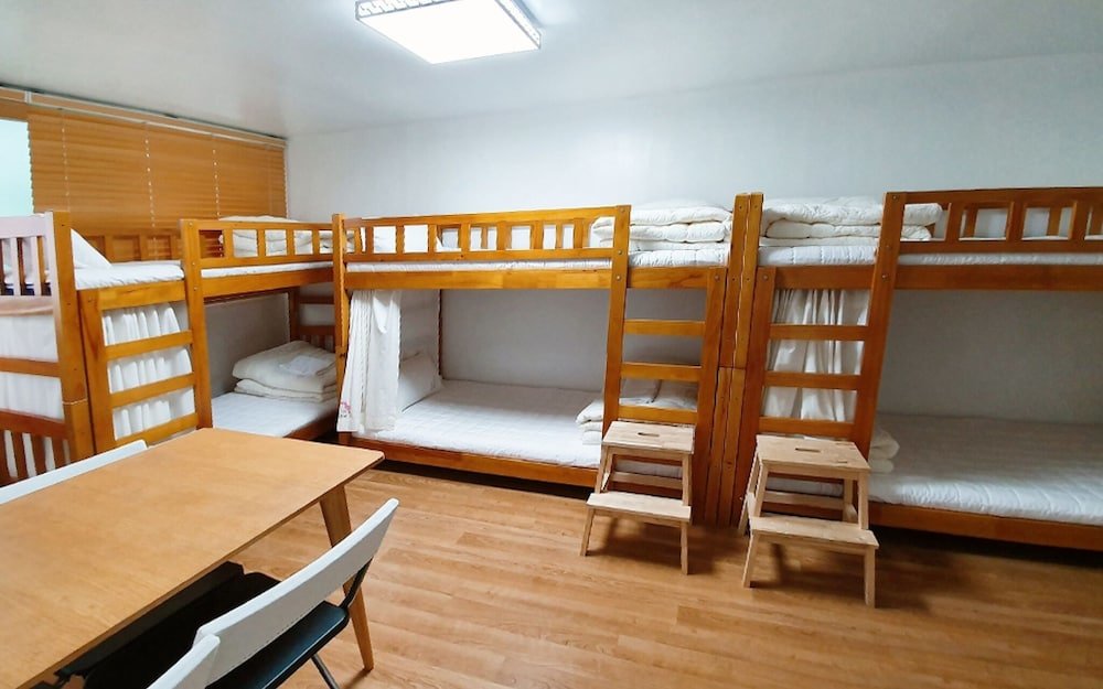 Кровать в общем номере (женский номер) Byulbam Guesthouse
