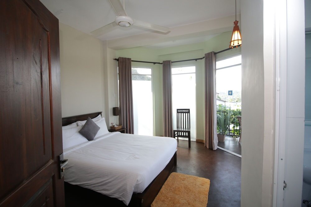 Camera doppia Luxury 1 camera da letto con balcone e con vista sul fiume Villa Arunalu Kandy