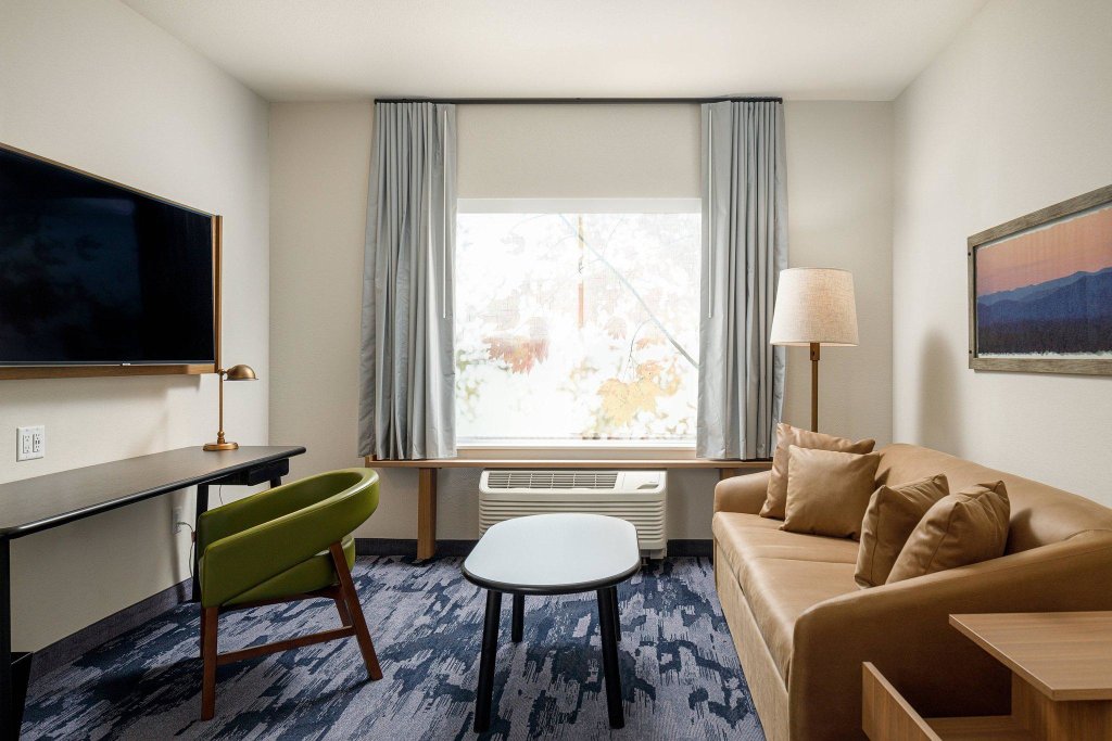 Люкс Fairfield Inn & Suites by Marriott Salina