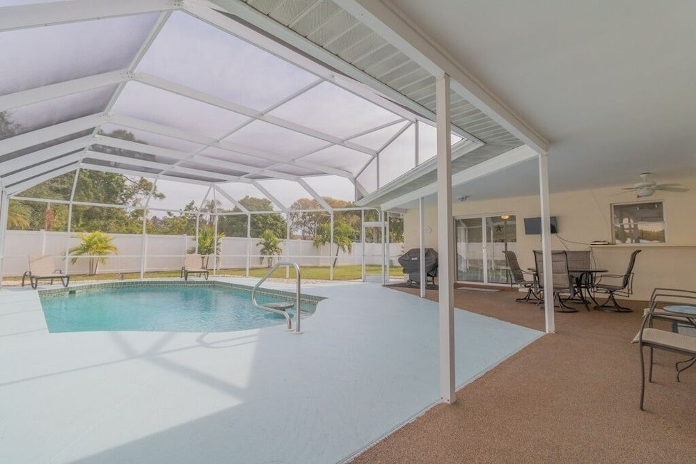 Hütte Sea Salt Retreat Pool Home 5 Miles From The Beach 3 Bedroom Home by Redawning