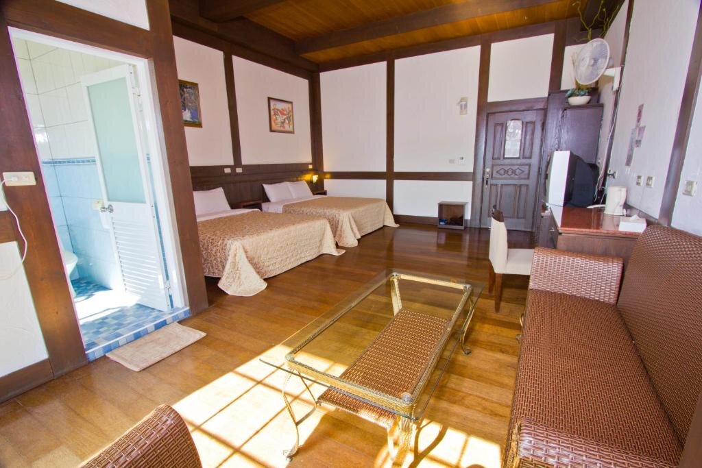Habitación cuádruple Estándar con balcón Maple Leaf Holiday Villa