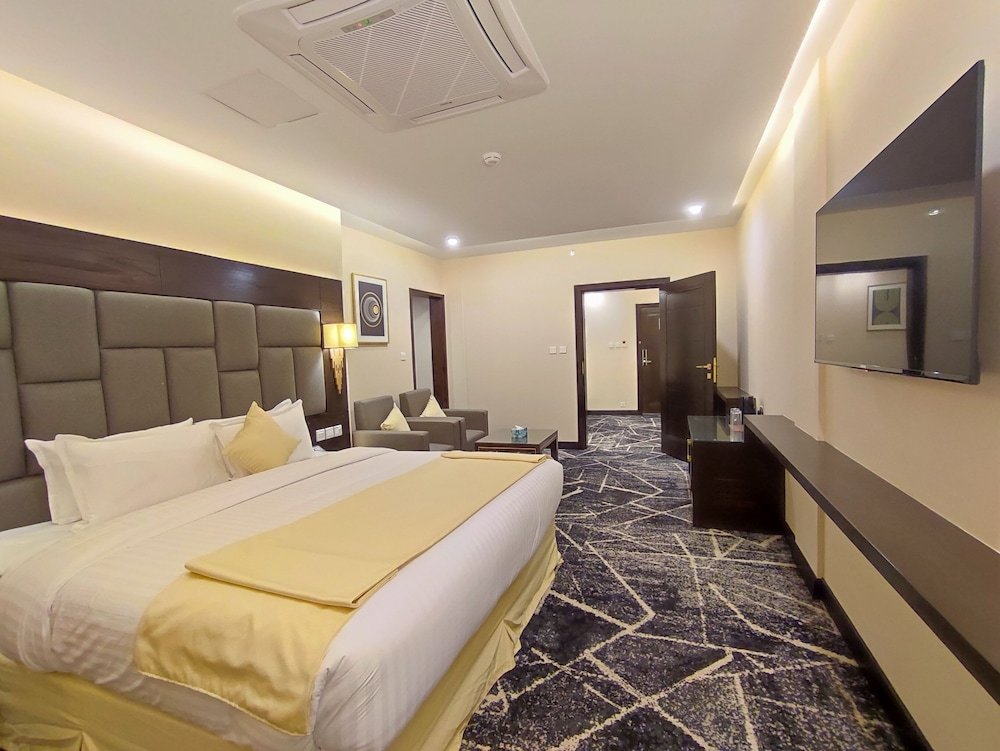 Executive Doppel Suite Ramada by Wyndham Murree Lower Topa Resort