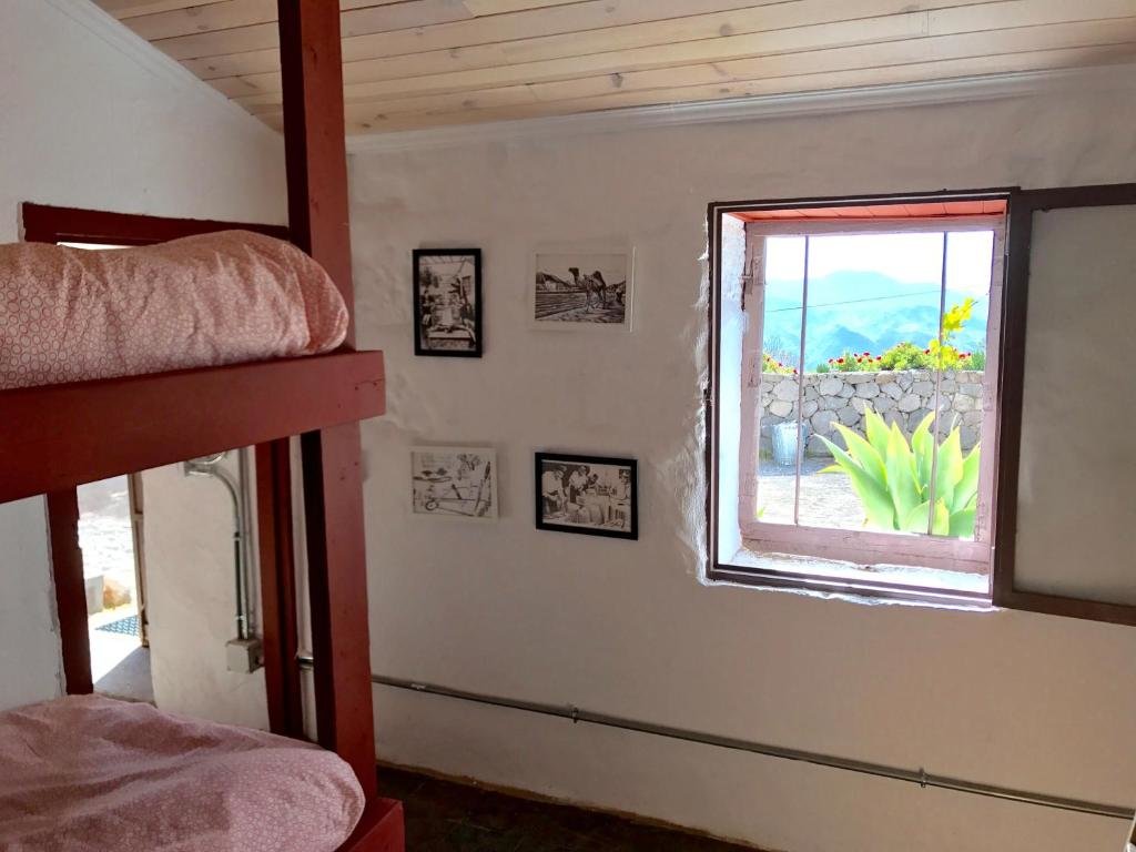 Кровать в общем номере Mountain Hostel Finca La Isa
