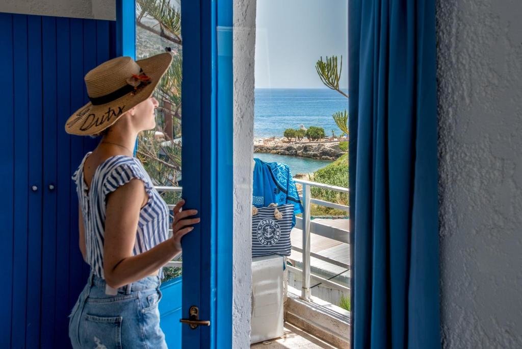 Habitación familiar Estándar con vista al mar Porto Greco Village Beach Hotel