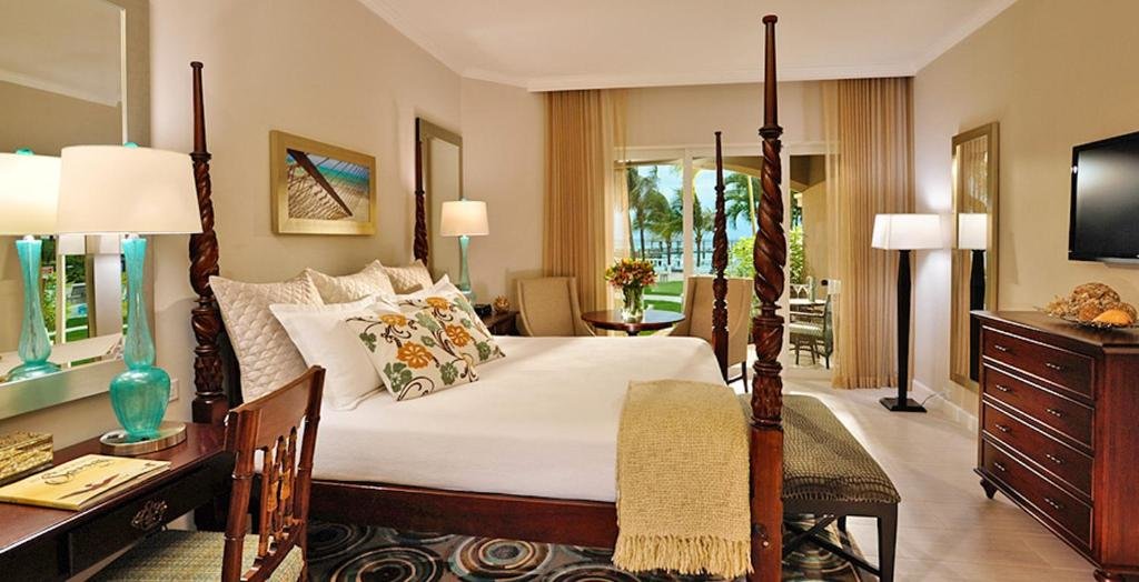 Номер Standard с видом на бассейн Sandals Royal Bahamian All Inclusive Resort