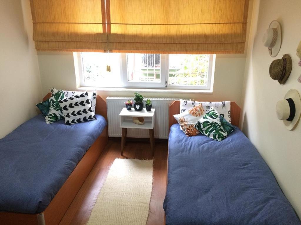 Apartamento Comfy Flat 2 No Air Condition but has ceiling fans and central Heating