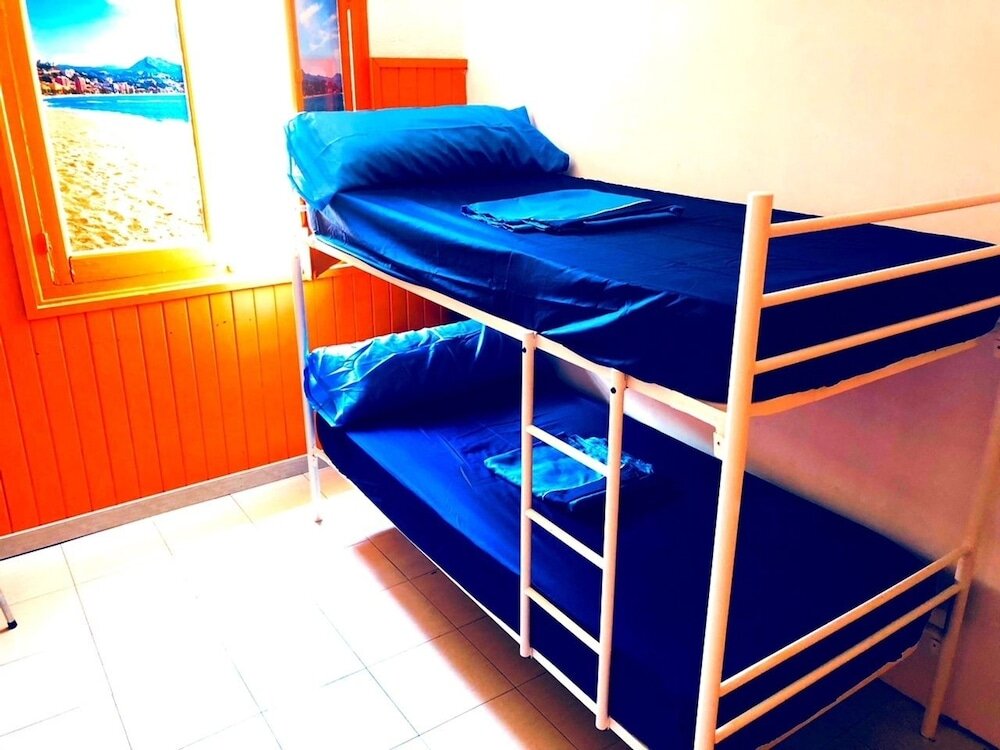 Кровать в общем номере (женский номер) Larios Cool Hostel