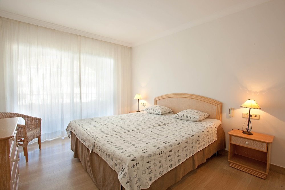 Апартаменты с 2 комнатами с балконом Luxury beach apartment Elviria, Marbella