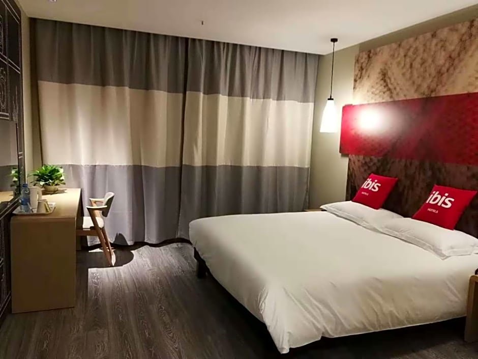 Superior room Ibis Guangyuan City Square Hotel