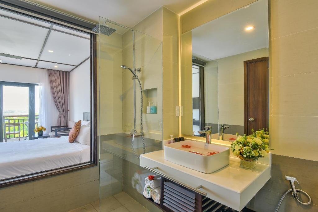 Deluxe Double room with city view Golden Pearl Hoian Hotel
