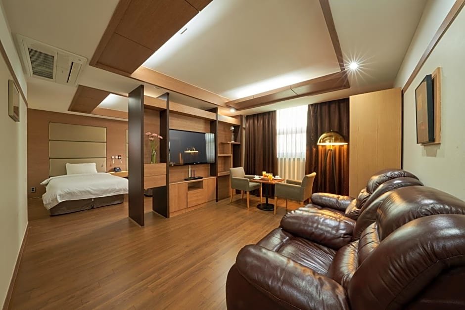 Standard Suite Gyeongju GG Tourist Hotel