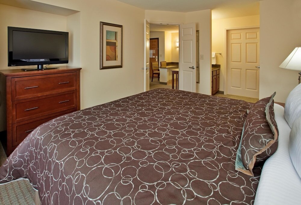 Люкс с 2 комнатами Staybridge Suites - Kansas City-Independence, an IHG Hotel