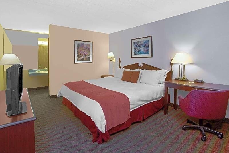 Кровать в общем номере I-80 Inn & Suites