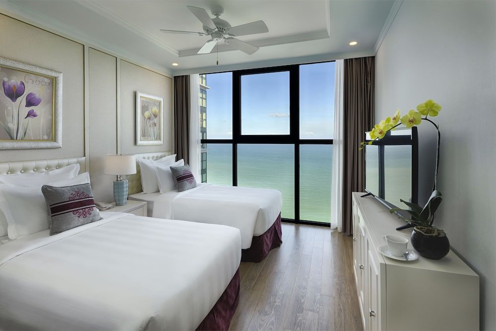 Номер Grand с 2 комнатами с балконом и с видом на океан Vinpearl Beachfront Nha Trang