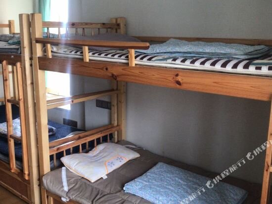 Bett im Wohnheim Houshengzai Youth Hostel