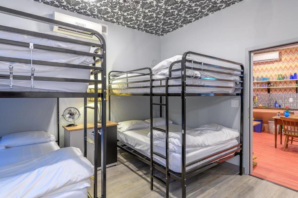 Confort quadruple chambre Black Elephant Hostel