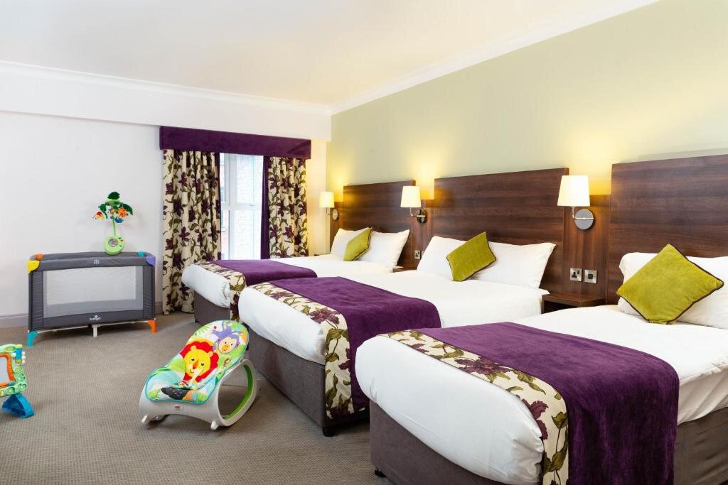 Standard Family room Maldron Hotel, Oranmore Galway