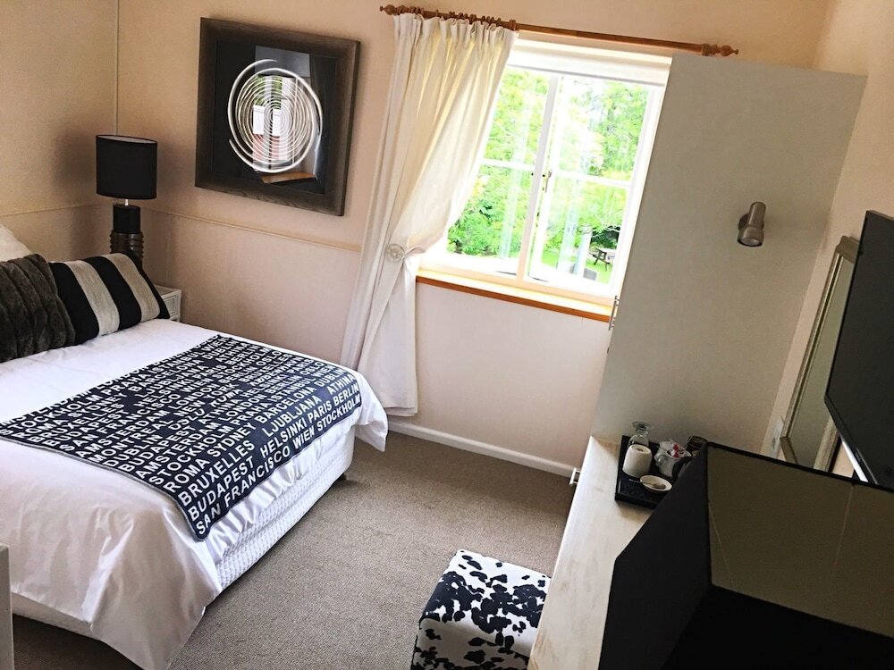 Standard Double room with mountain view No.10 Caledon Street Guest House