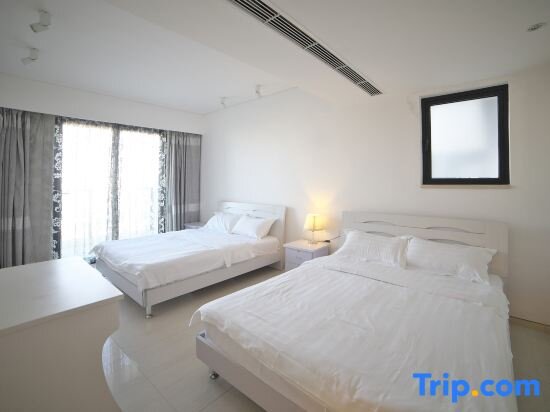 3 Bedrooms Suite with sea view One Room One Car Seaview Holiday Apartment