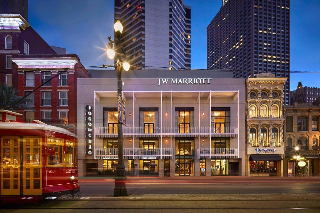 Четырёхместный номер Deluxe JW Marriott New Orleans