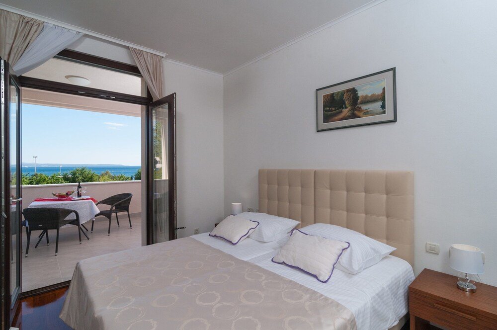 Standard Double room with balcony Luxury Rooms Near the Beach2