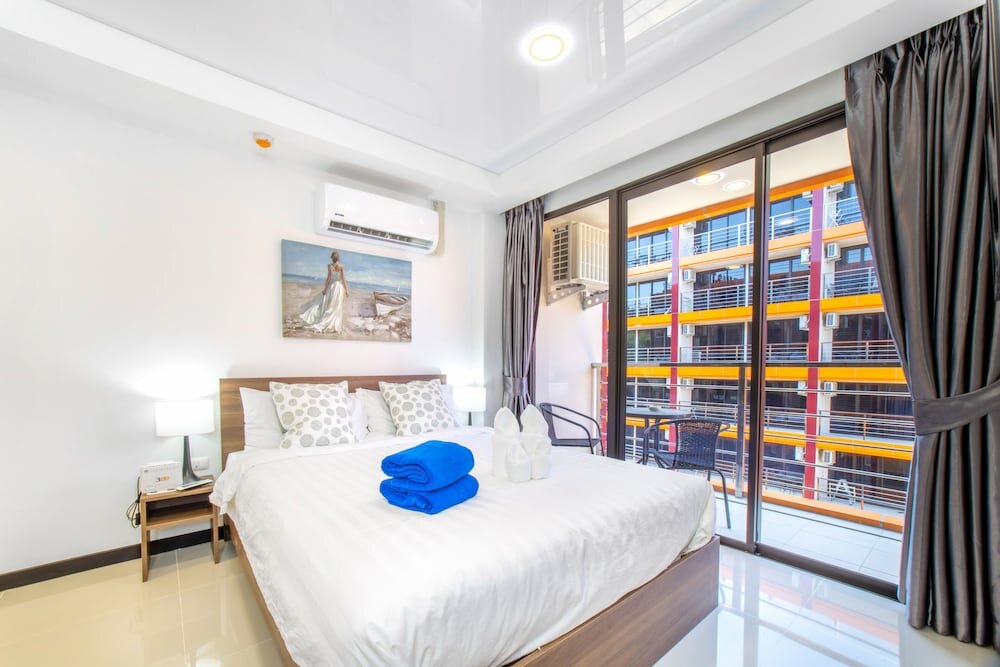 Confort double appartement avec balcon et Vue montagne Квартира 1 спальня Naiharn P210