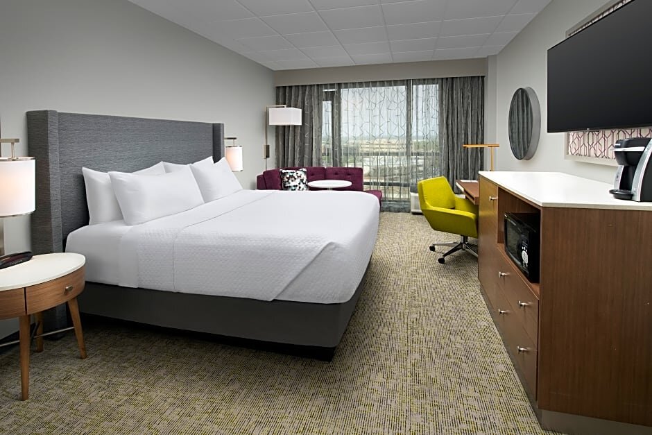 Standard Doppel Zimmer mit Poolblick Crowne Plaza San Antonio Airport, an IHG Hotel