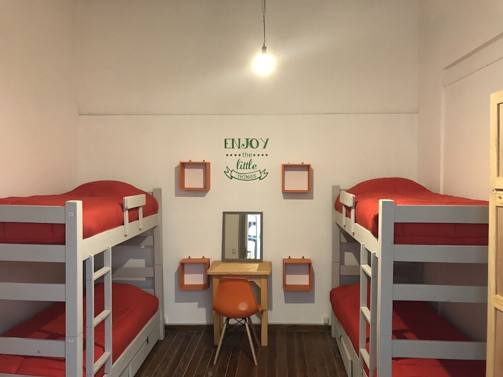 Кровать в общем номере с 3 комнатами Student’s Hostel