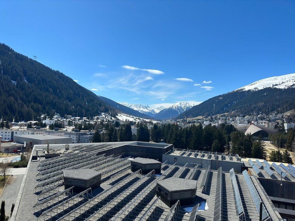 Двухместный номер Superior с балконом и с видом на горы Kongress Hotel Davos