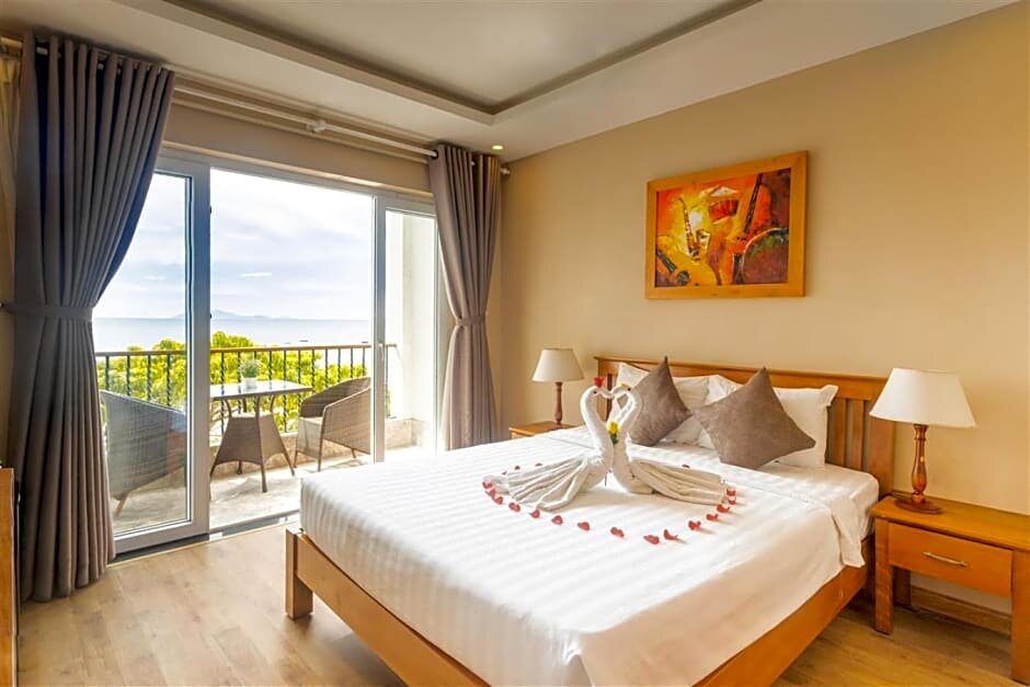 Deluxe Double room with balcony and seafront Jazz Hotel