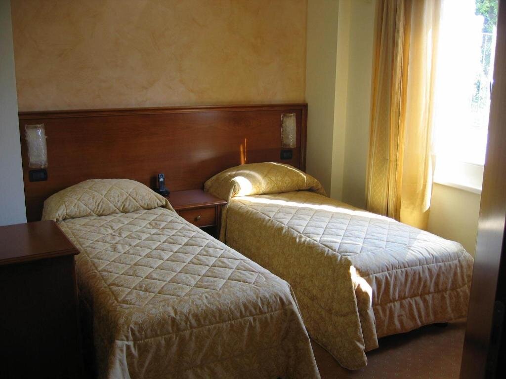 Standard Doppel Zimmer mit Bergblick Hotel Monte Baldo