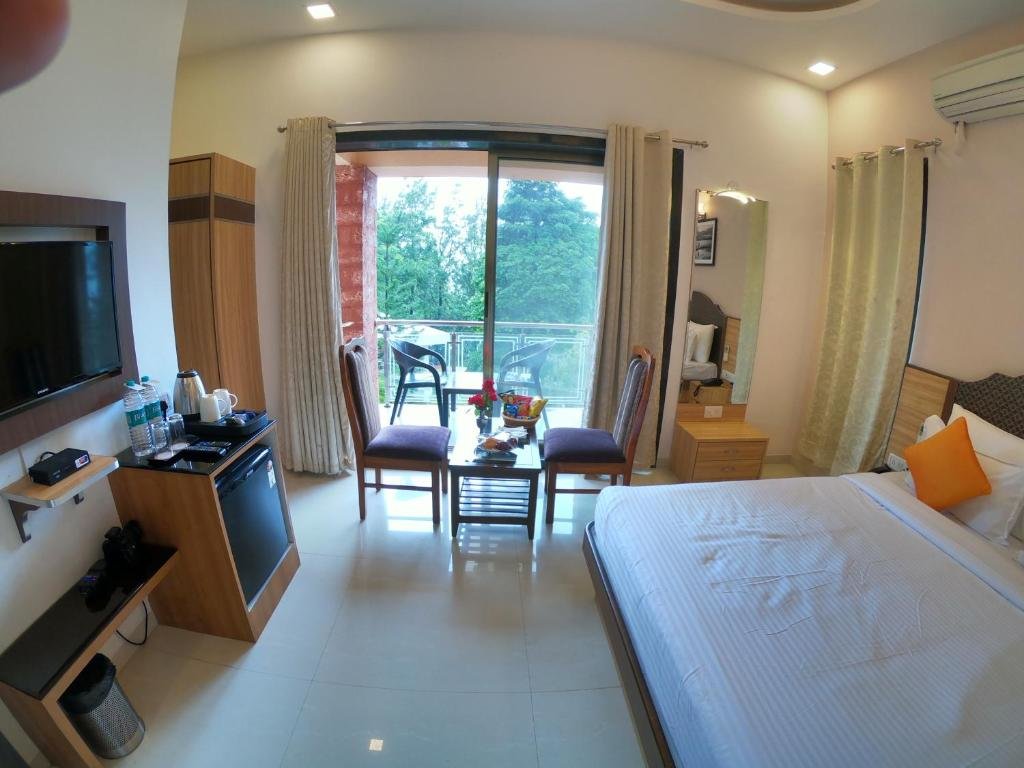 Deluxe Double room with balcony Jivanta Mahabaleshwar