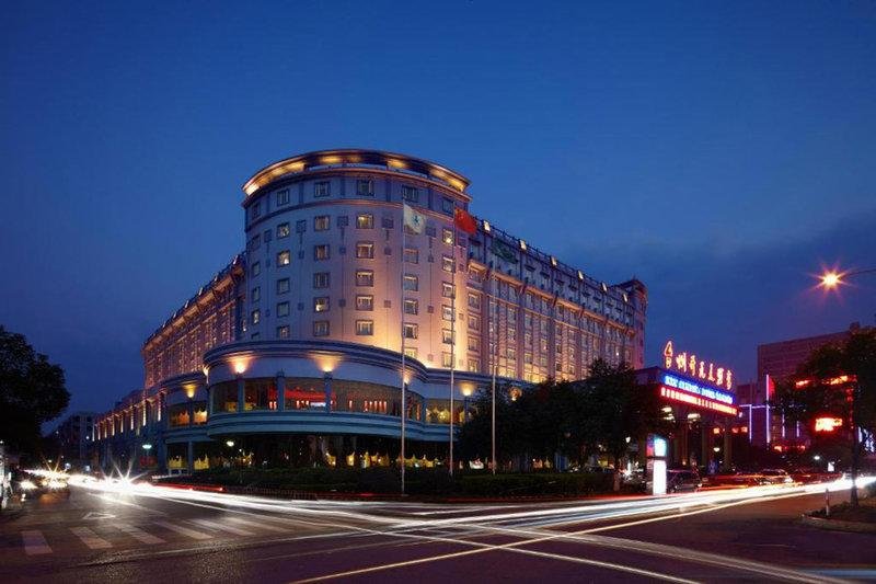 Номер Standard New Century Hotel Taizhou