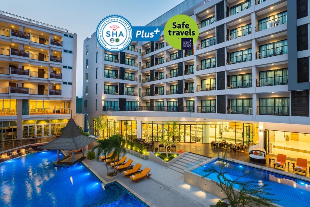 Номер Deluxe с видом на бассейн J Inspired Hotel Pattaya - SHA Extra Plus