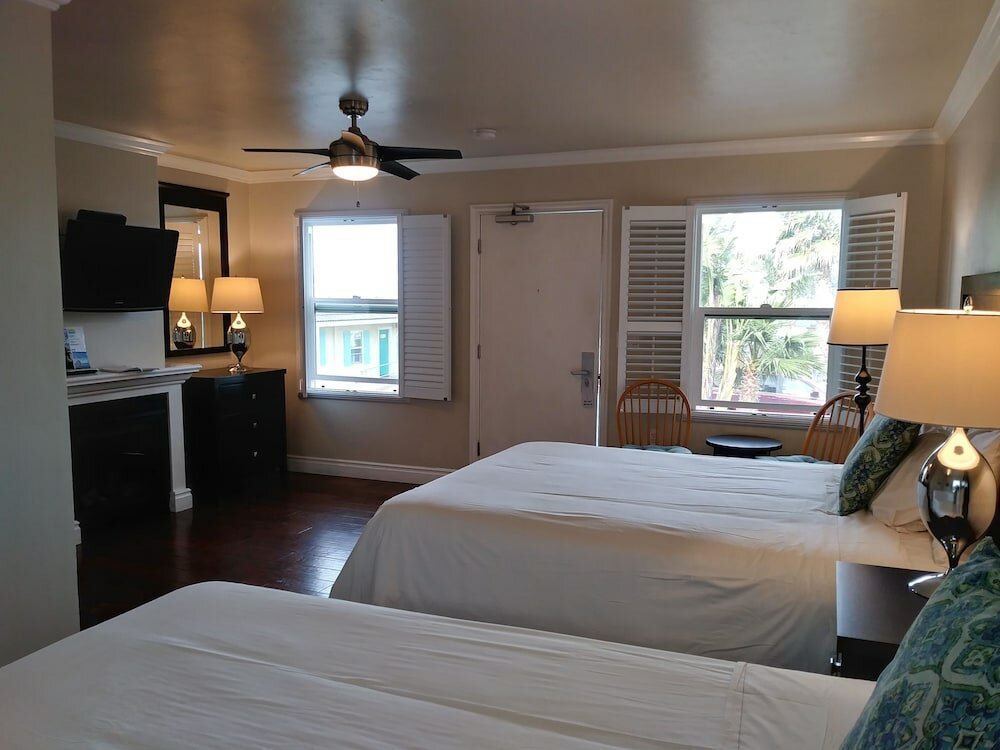 Deluxe Quadruple room Beach Bungalow Inn and Suites