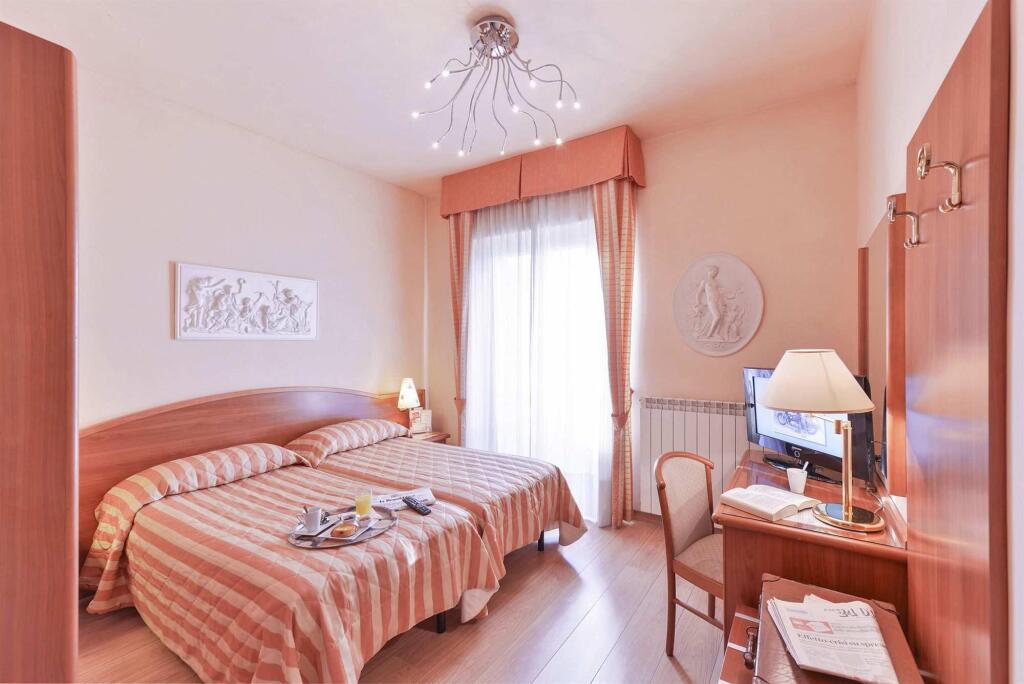 Jane room. Отель Джейн. Hotel Jane Florence Hotels Italy. Janes Hotel 4. Путевки в Флоренцию цена.