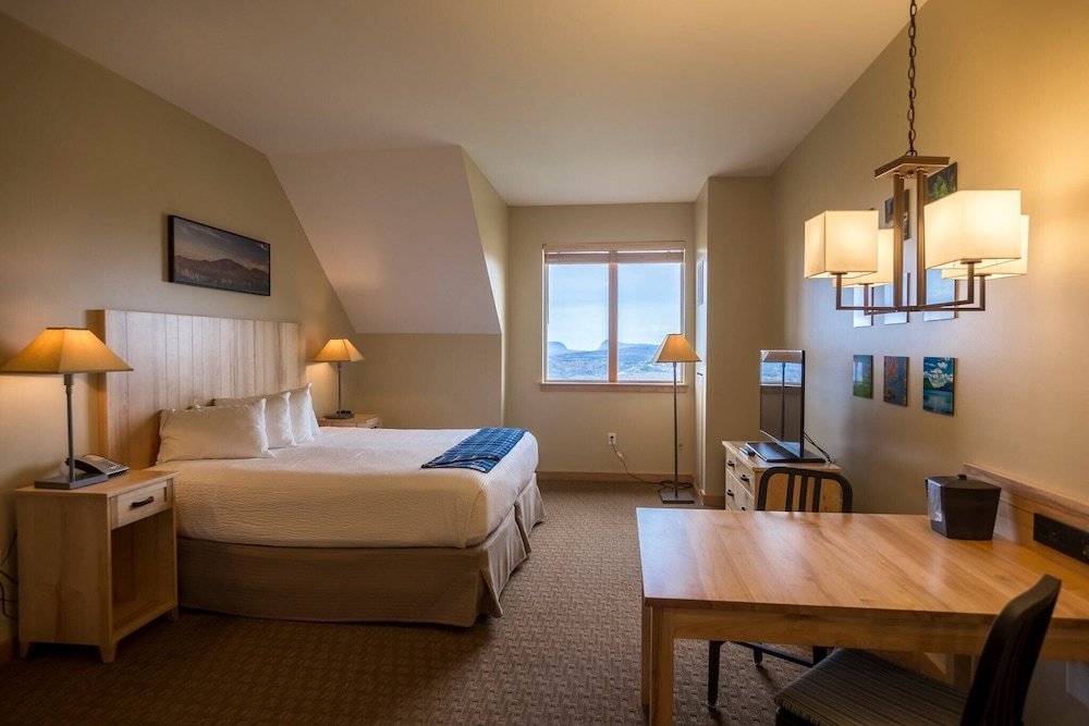 Suite Burke Mountain Hotel & Conference Center