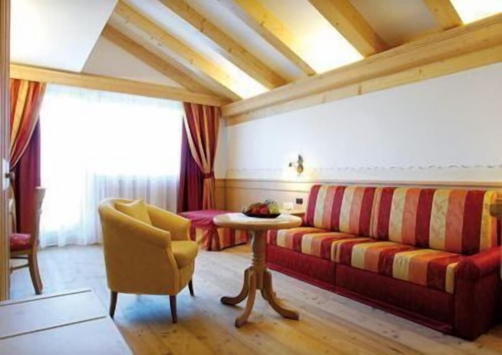 Standard Doppel Zimmer mit Balkon Alphotel Taller Wellness & Sport