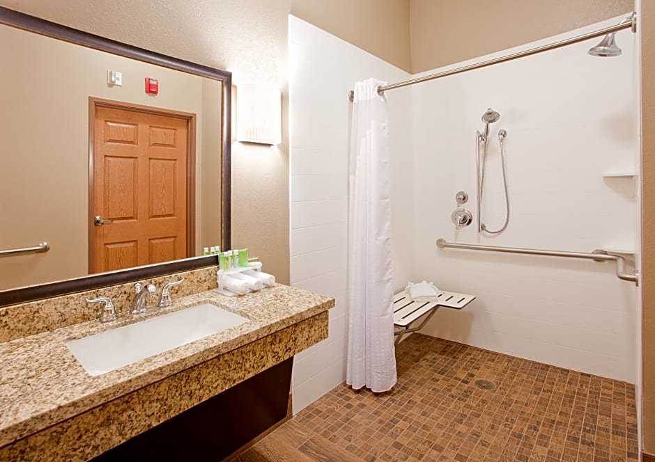 Deluxe Suite Holiday Inn Express Hotel & Suites St. Joseph, an IHG Hotel
