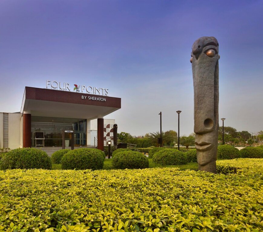 Номер Standard Four Points by Sheraton New Delhi, Airport Highway