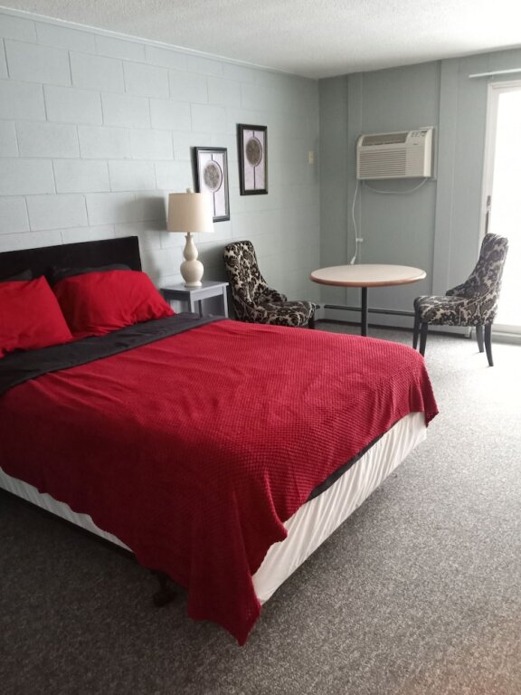 Standard Double room with balcony and with lake view Northwoods Inn LLC