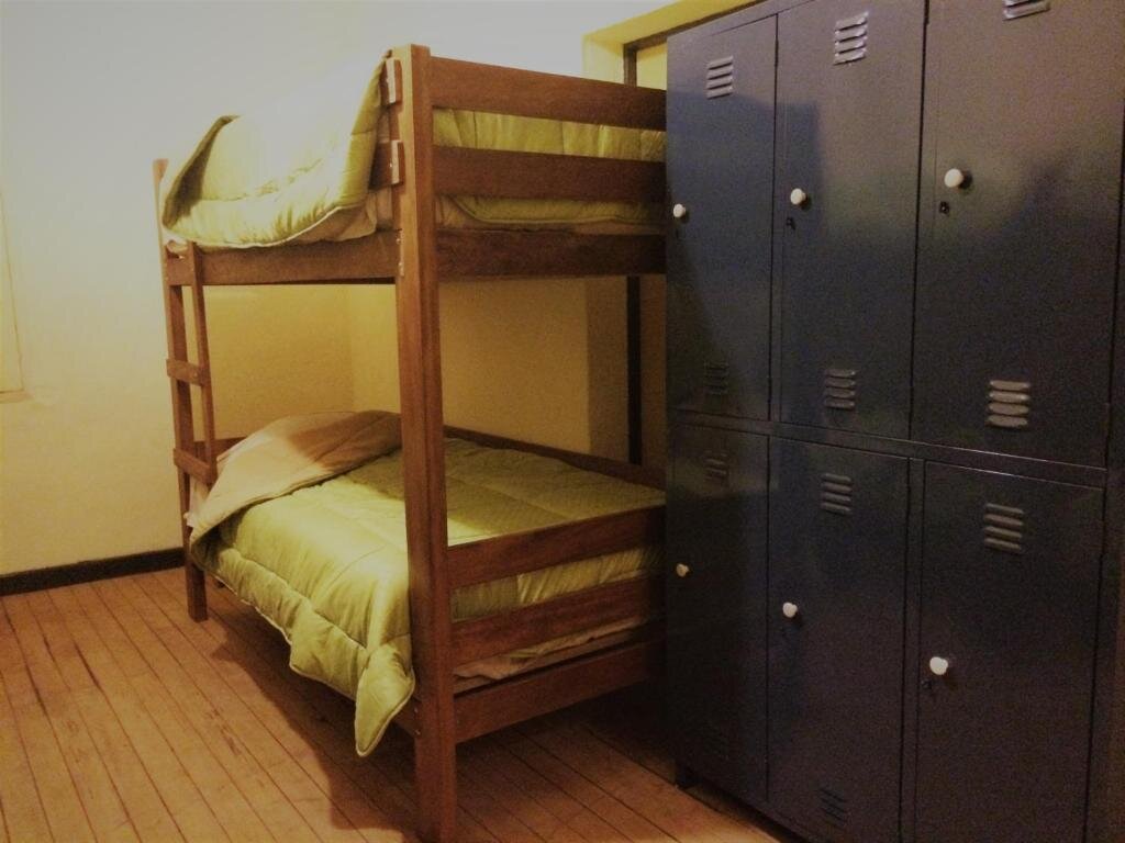 Кровать в общем номере (женский номер) Peter's Hostel