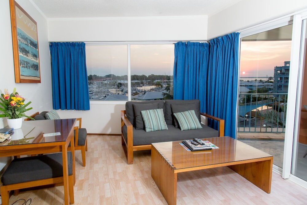Апартаменты Premium с 2 комнатами с балконом и с видом на воду Cullen Bay Resort