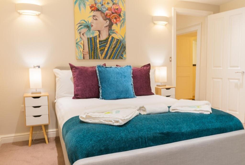 Appartement Executive City Centre Apartment with Gated Parking and Stylish Rooms includes Privacy and Space with Luxury Feel plus Courtyard Garden in Amazing Location and Very Highly Rated