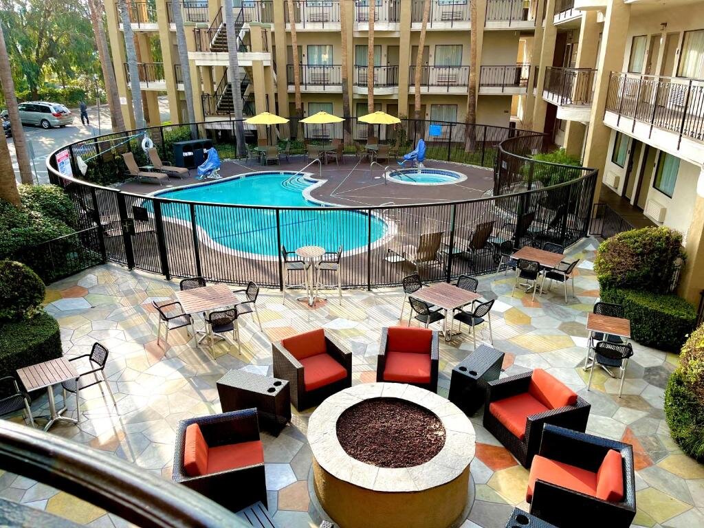 Standard Quadruple room with pool view Comfort Inn & Suites Orange County John Wayne Airport